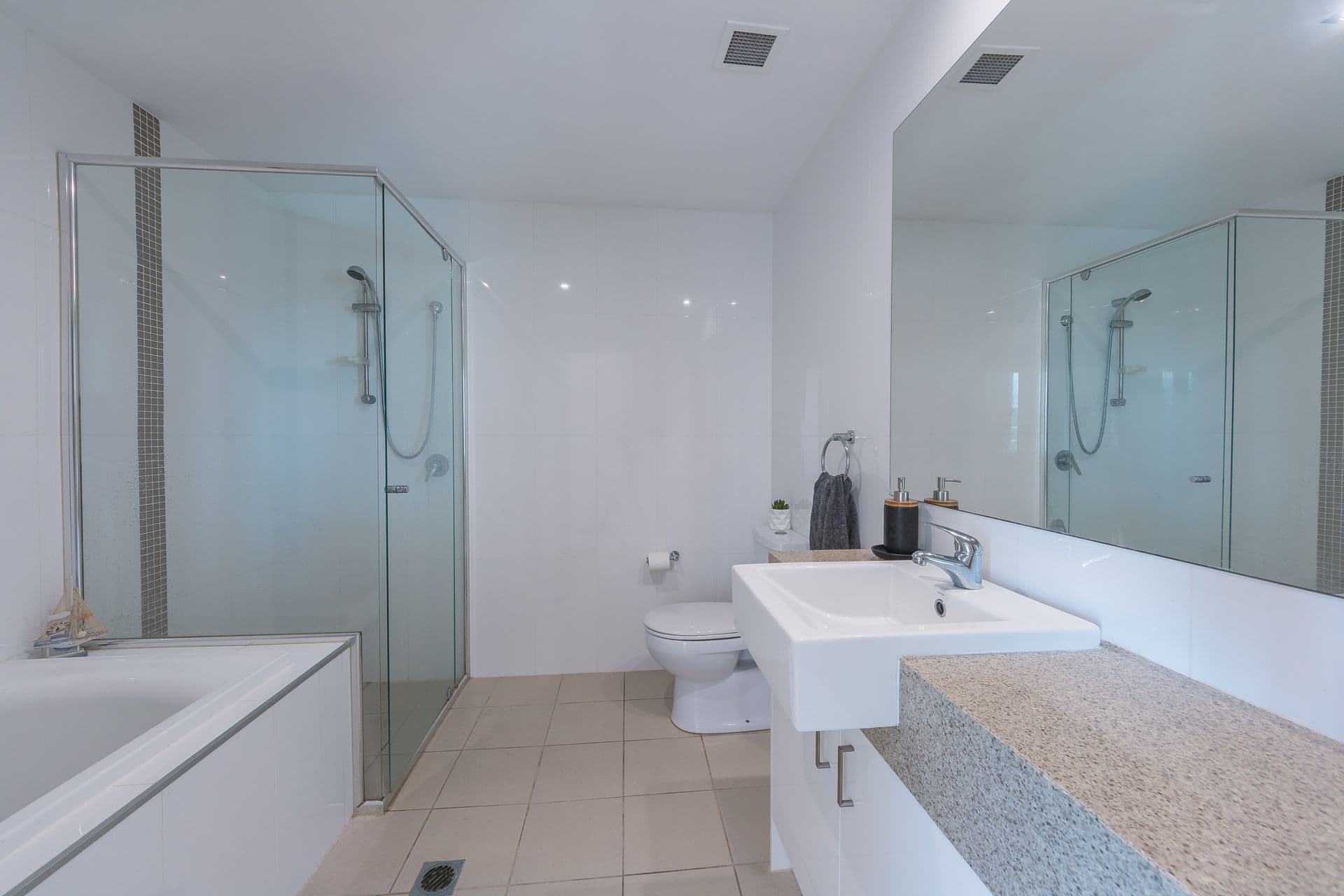 17 Marine Parade, Redcliffe QLD 4020, Redcliffe - Thumbnail 8