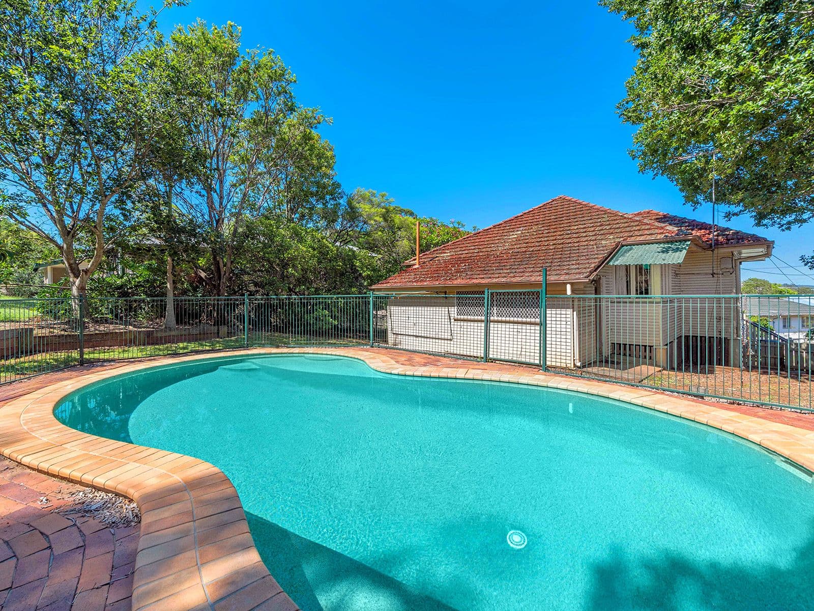 10 Diamond Street, Holland Park QLD 4121, Holland Park - Thumbnail 2