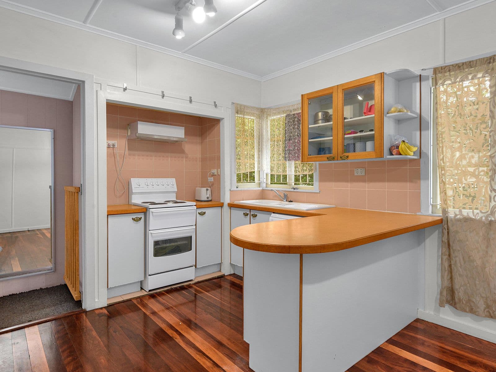 10 Diamond Street, Holland Park QLD 4121, Holland Park - Thumbnail 5