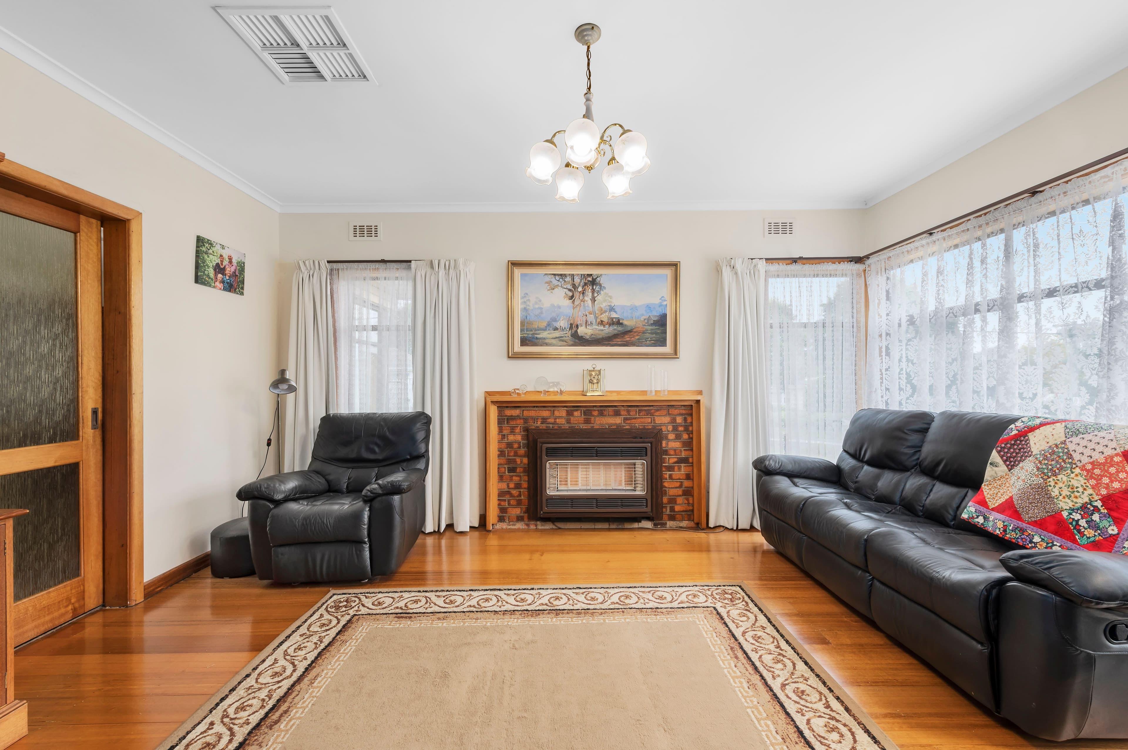 2 Therese Avenue, Mount Waverley VIC 3149, Mount Waverley - Thumbnail 3