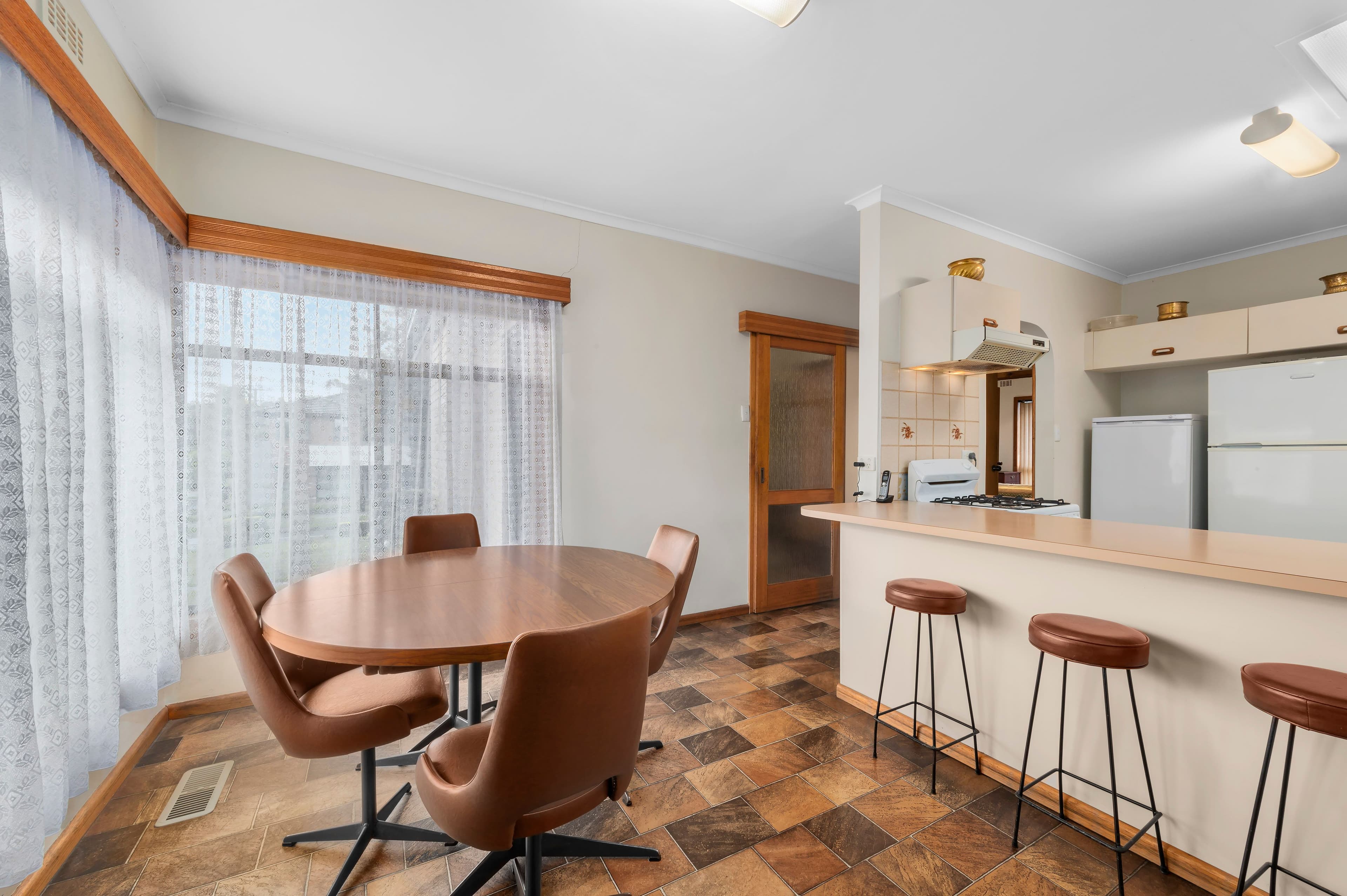 2 Therese Avenue, Mount Waverley VIC 3149, Mount Waverley - Thumbnail 4