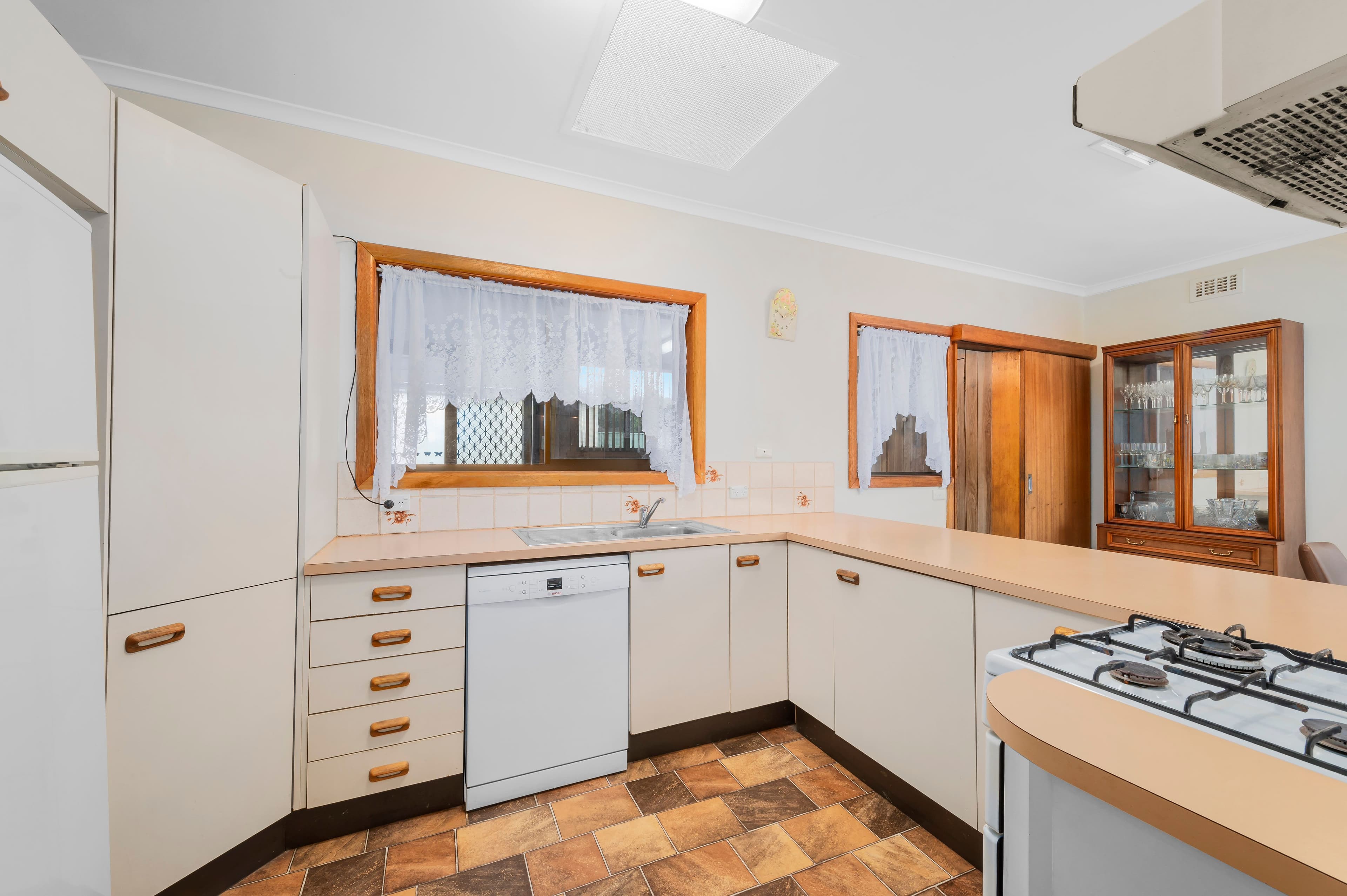 2 Therese Avenue, Mount Waverley VIC 3149, Mount Waverley - Thumbnail 5