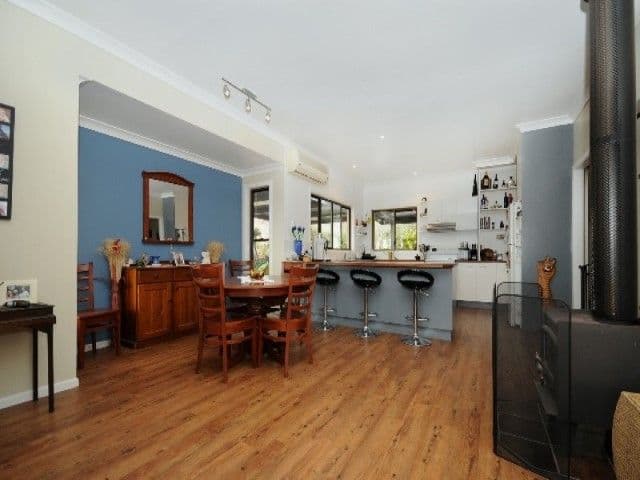 35 Berghofer Drive, WITHCOTT QLD 4352, Withcott - Thumbnail 3