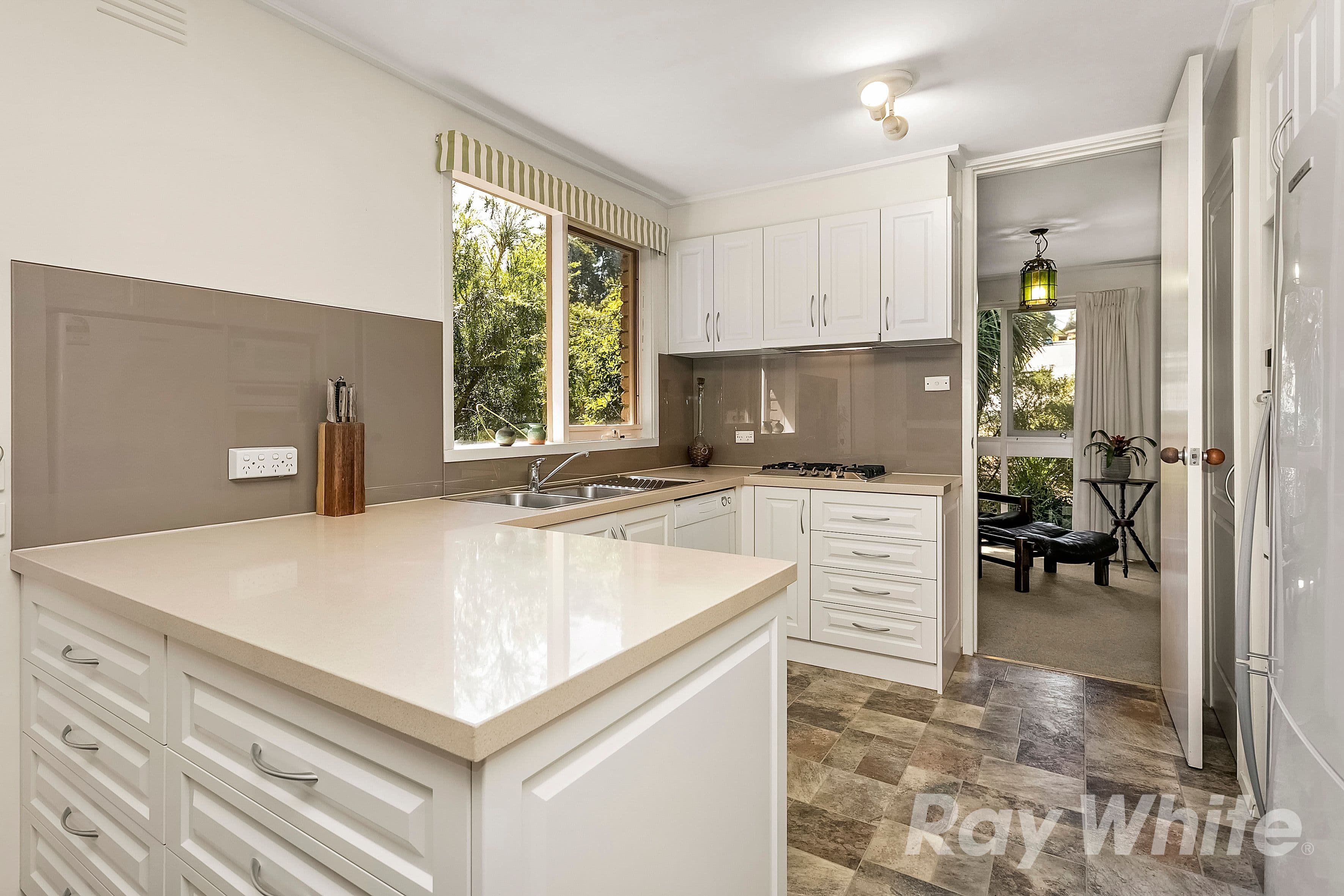 19 Monomeith Crescent, Mount Waverley VIC 3149, Mount Waverley - Thumbnail 2