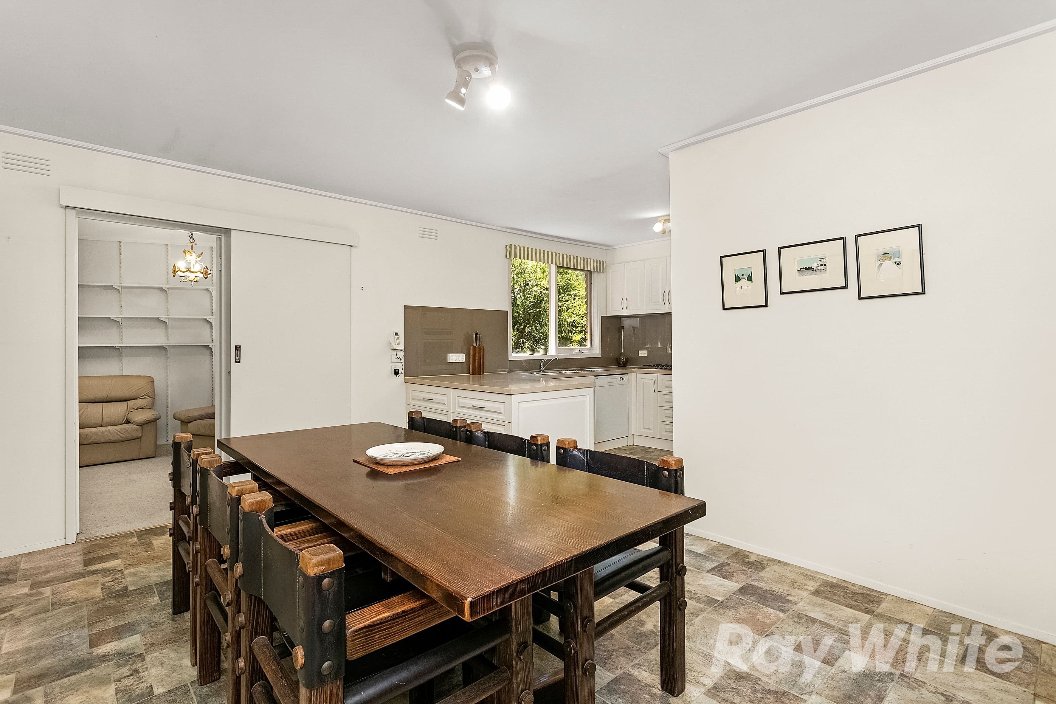 19 Monomeith Crescent, Mount Waverley VIC 3149, Mount Waverley - Thumbnail 5