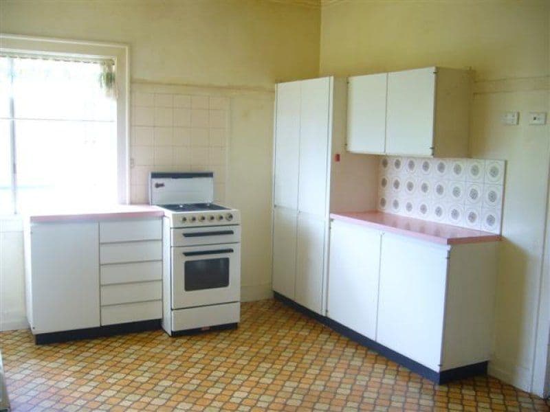 19 Boronia Avenue, Holland Park QLD 4121, Holland Park West - Thumbnail 2