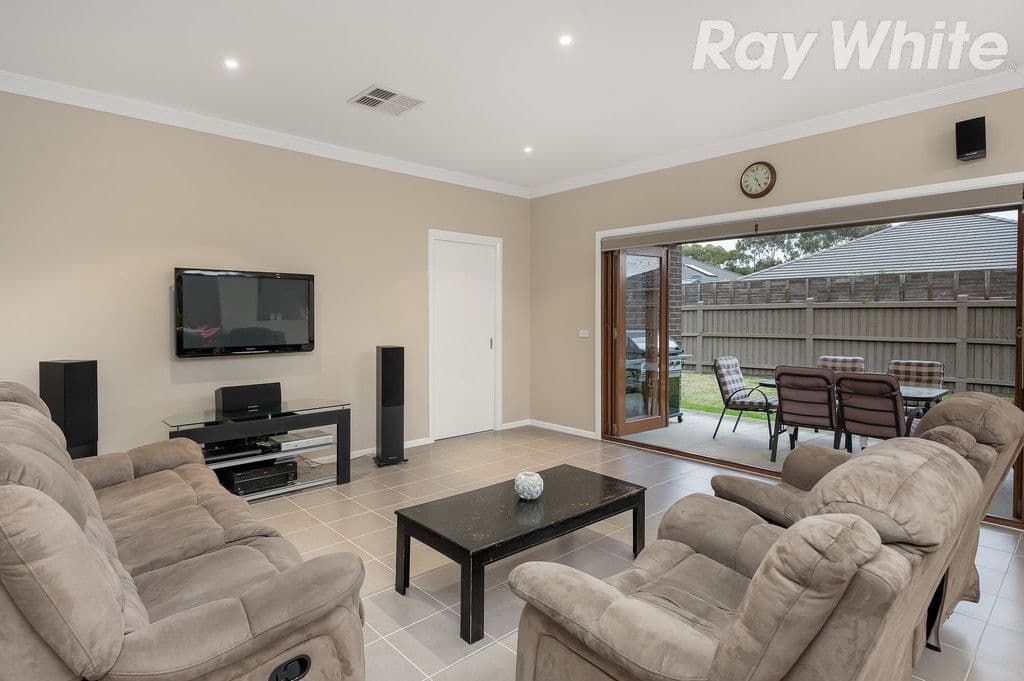 10 Saintly Drive, South Morang VIC 3752, South Morang - Thumbnail 3