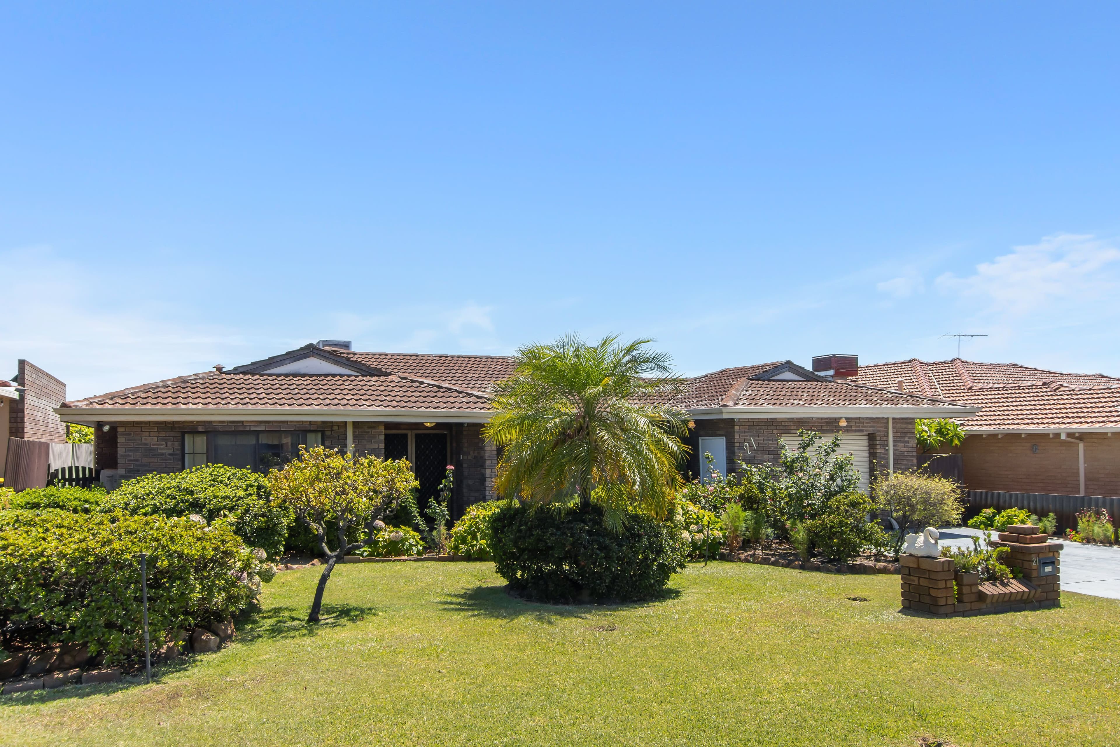 21 Naunton Crescent, Eden Hill WA 6054, Eden Hill - Thumbnail 2