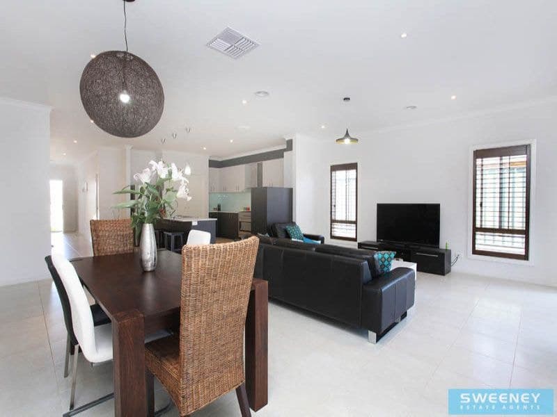 2 Liriope Green, Caroline Springs - Thumbnail 5