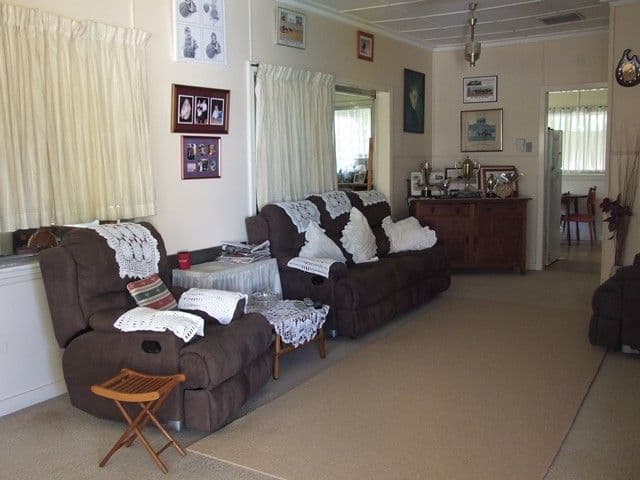 118 Thistle Street, Blackall QLD 4472, Blackall - Thumbnail 2