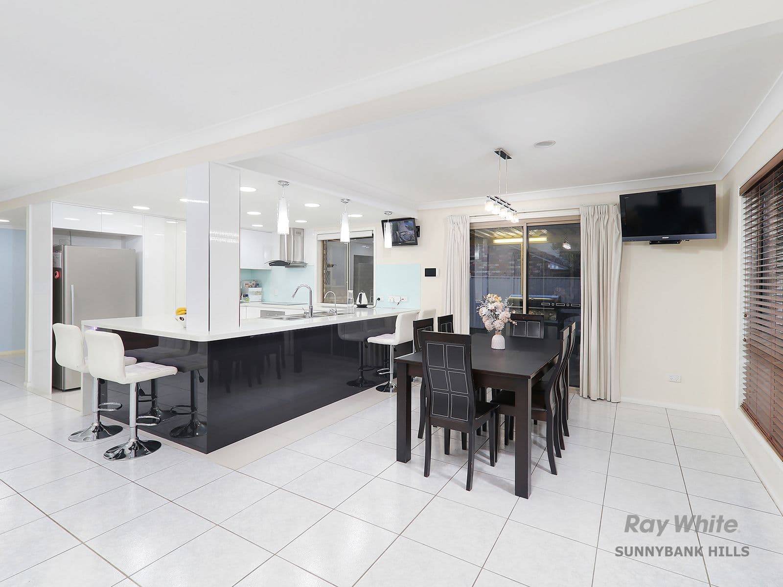 16 Maywood Crescent, Calamvale QLD 4116, Calamvale - Thumbnail 4