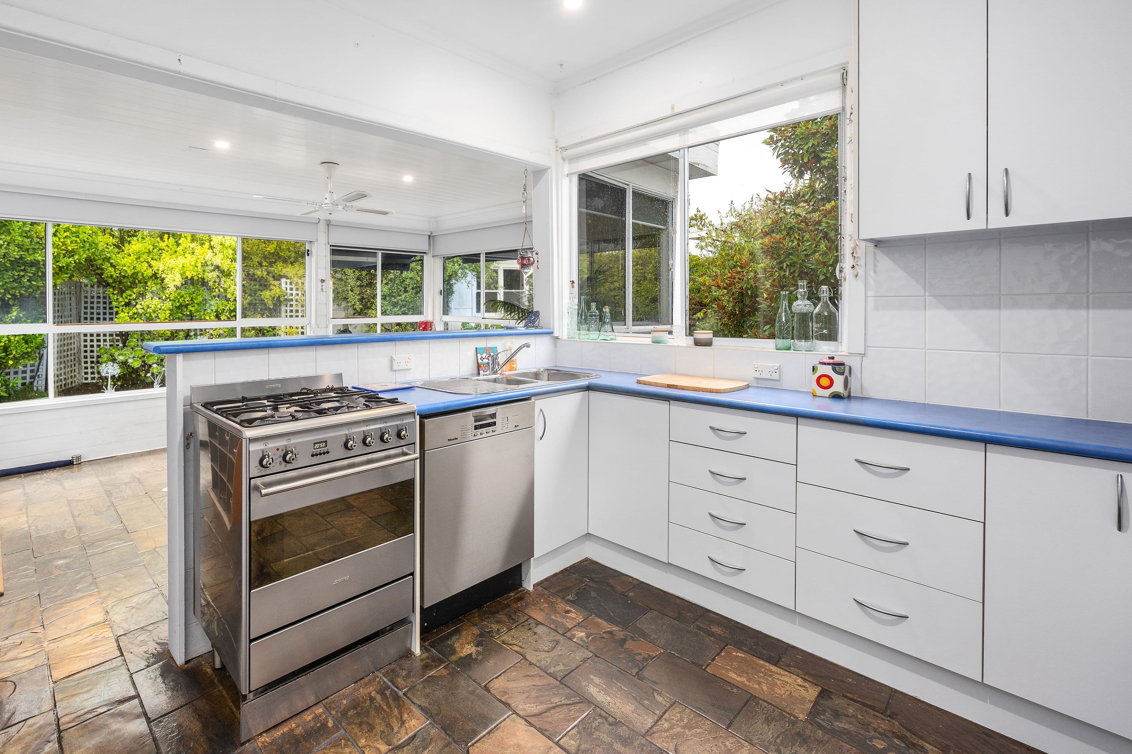 10 Cairns Avenue, Rosebud VIC 3939, Rosebud - Thumbnail 3