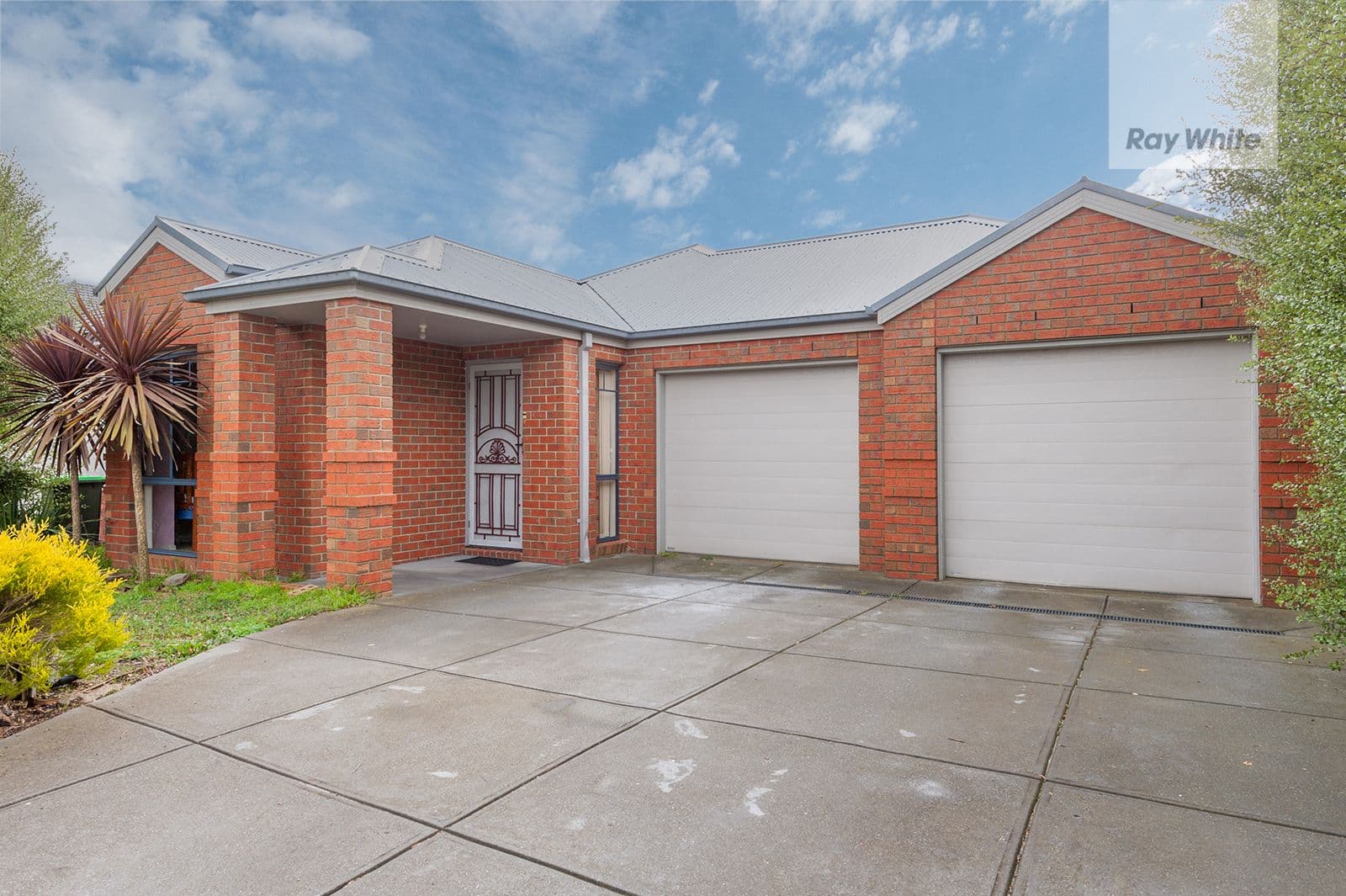 8 Sage Hills Place, Craigieburn VIC 3064, Craigieburn - Thumbnail 2