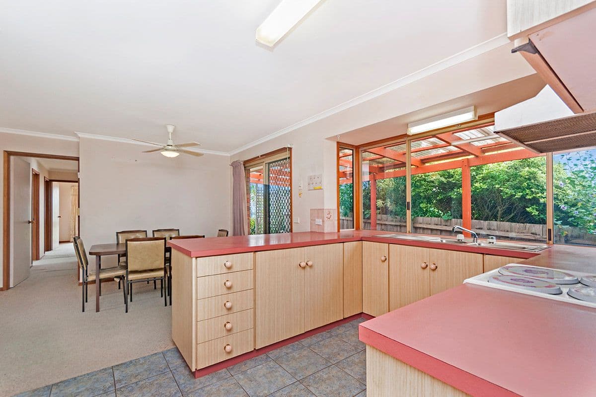 2 Duke Avenue, Hamilton VIC 3300, Hamilton - Thumbnail 2