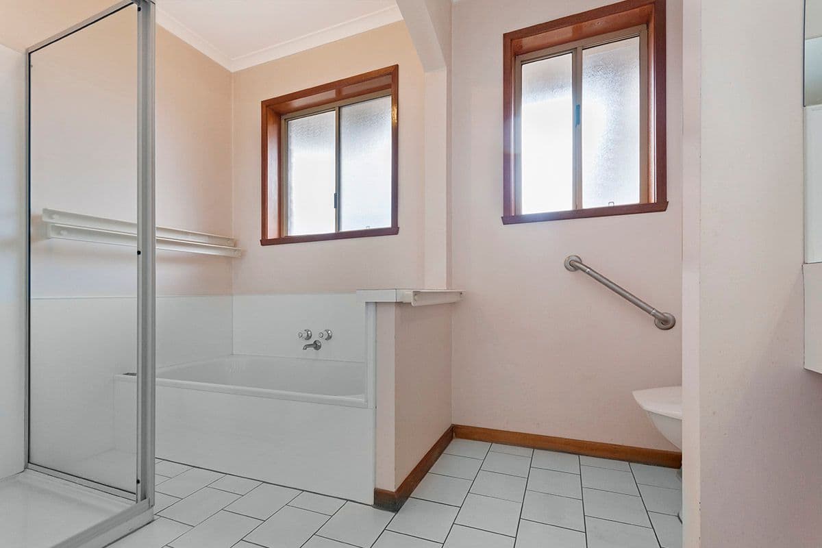 2 Duke Avenue, Hamilton VIC 3300, Hamilton - Thumbnail 5