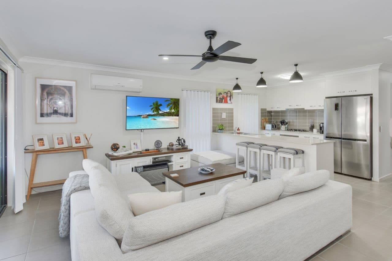7 Leeside Place, Hope Island QLD 4212, Hope Island - Image 1