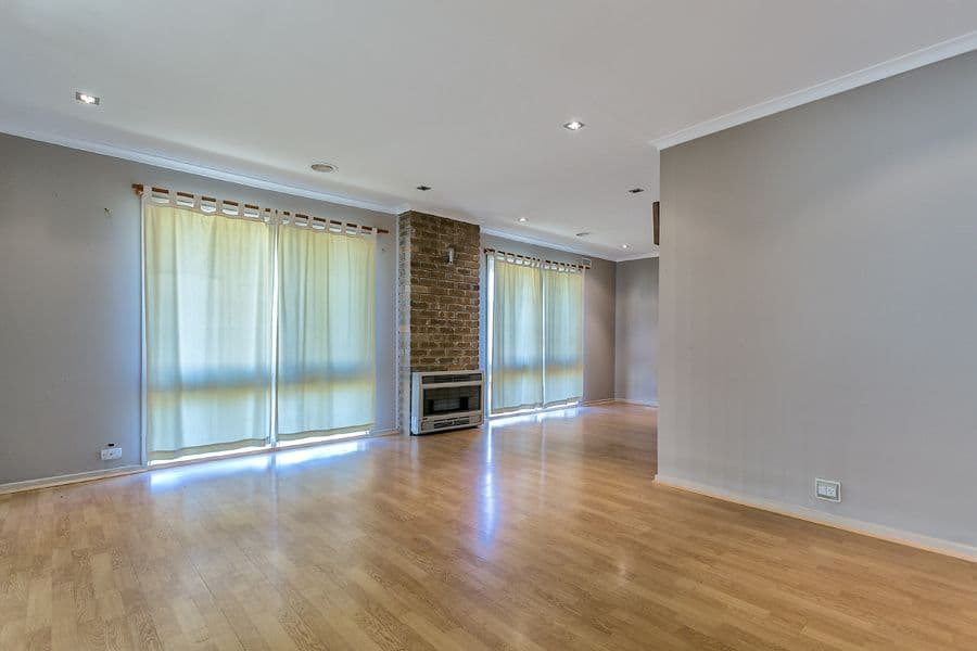 8 Revell Cresent, ST ALBANS VIC 3021, St Albans - Thumbnail 2
