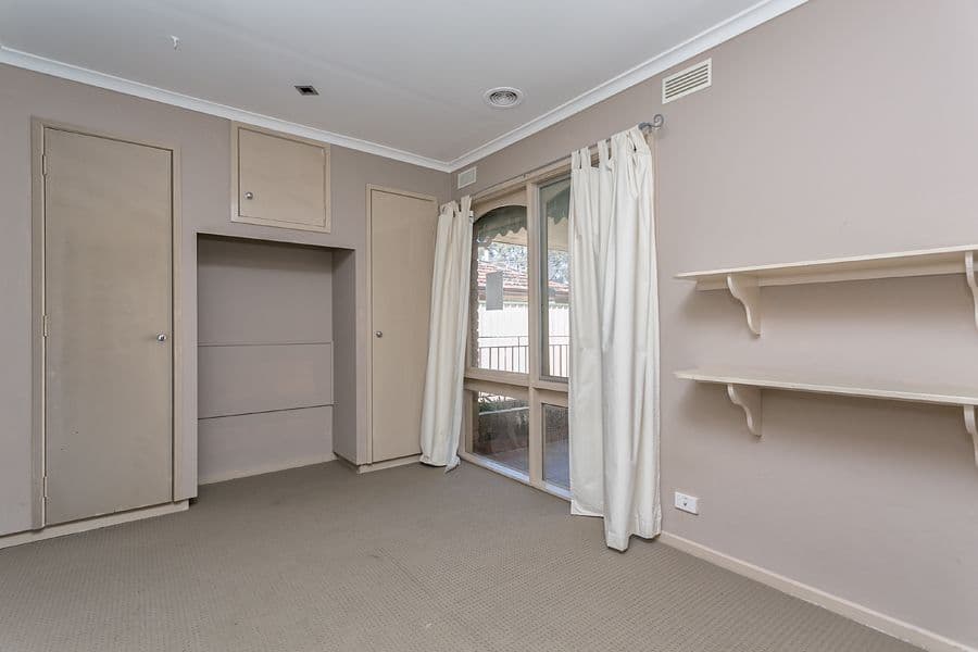 8 Revell Cresent, ST ALBANS VIC 3021, St Albans - Thumbnail 3