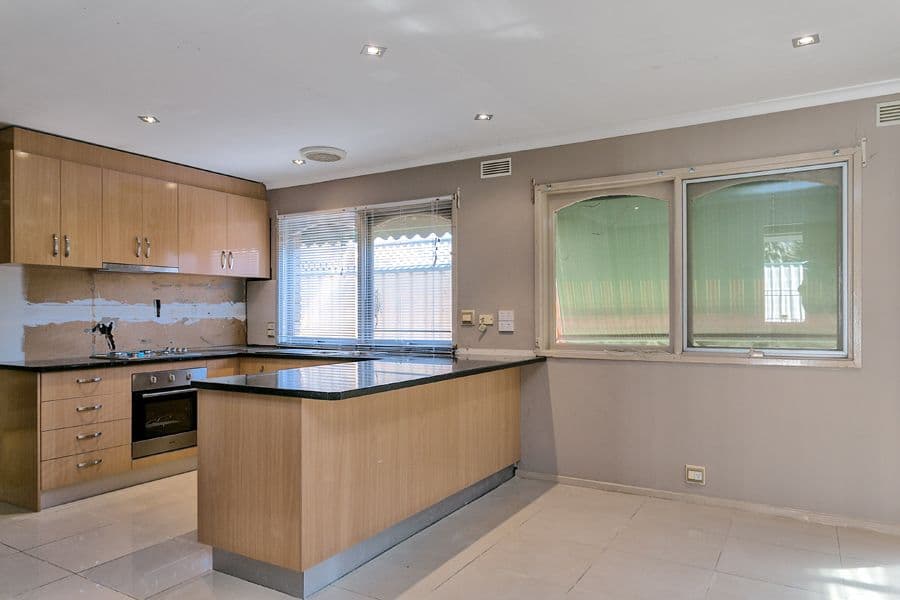 8 Revell Cresent, ST ALBANS VIC 3021, St Albans - Thumbnail 4