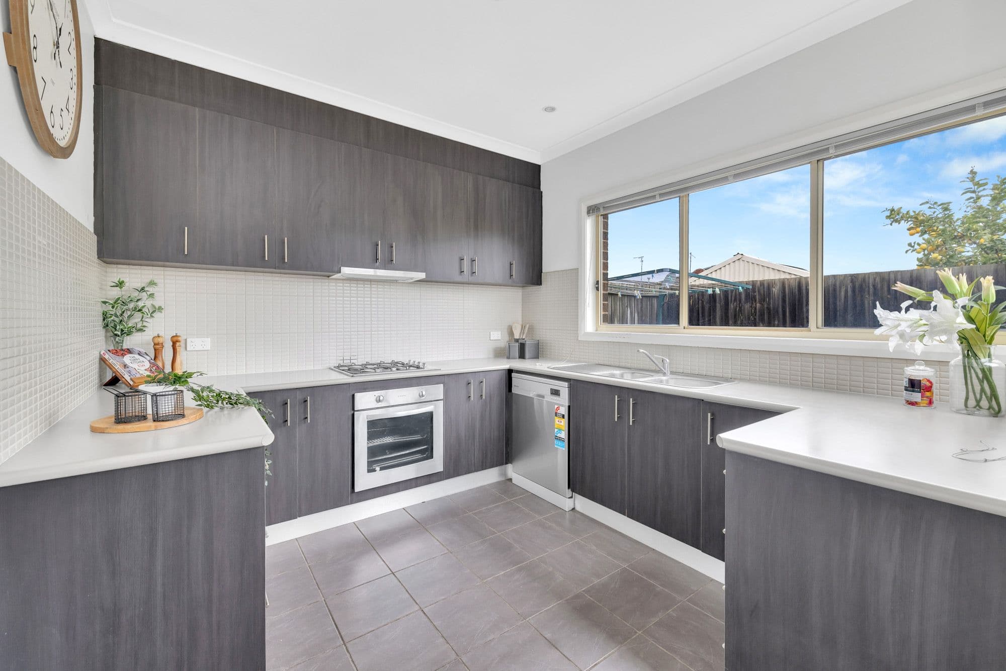 10 Montana Drive, Werribee VIC 3030, Werribee - Thumbnail 2