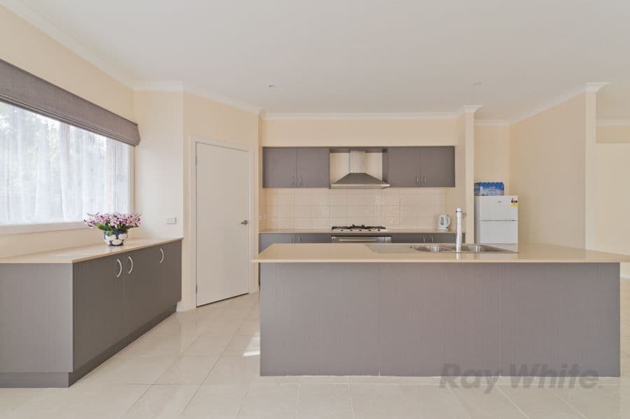 7 Kevington Drive, EYNESBURY VIC 3338, Eynesbury - Thumbnail 3