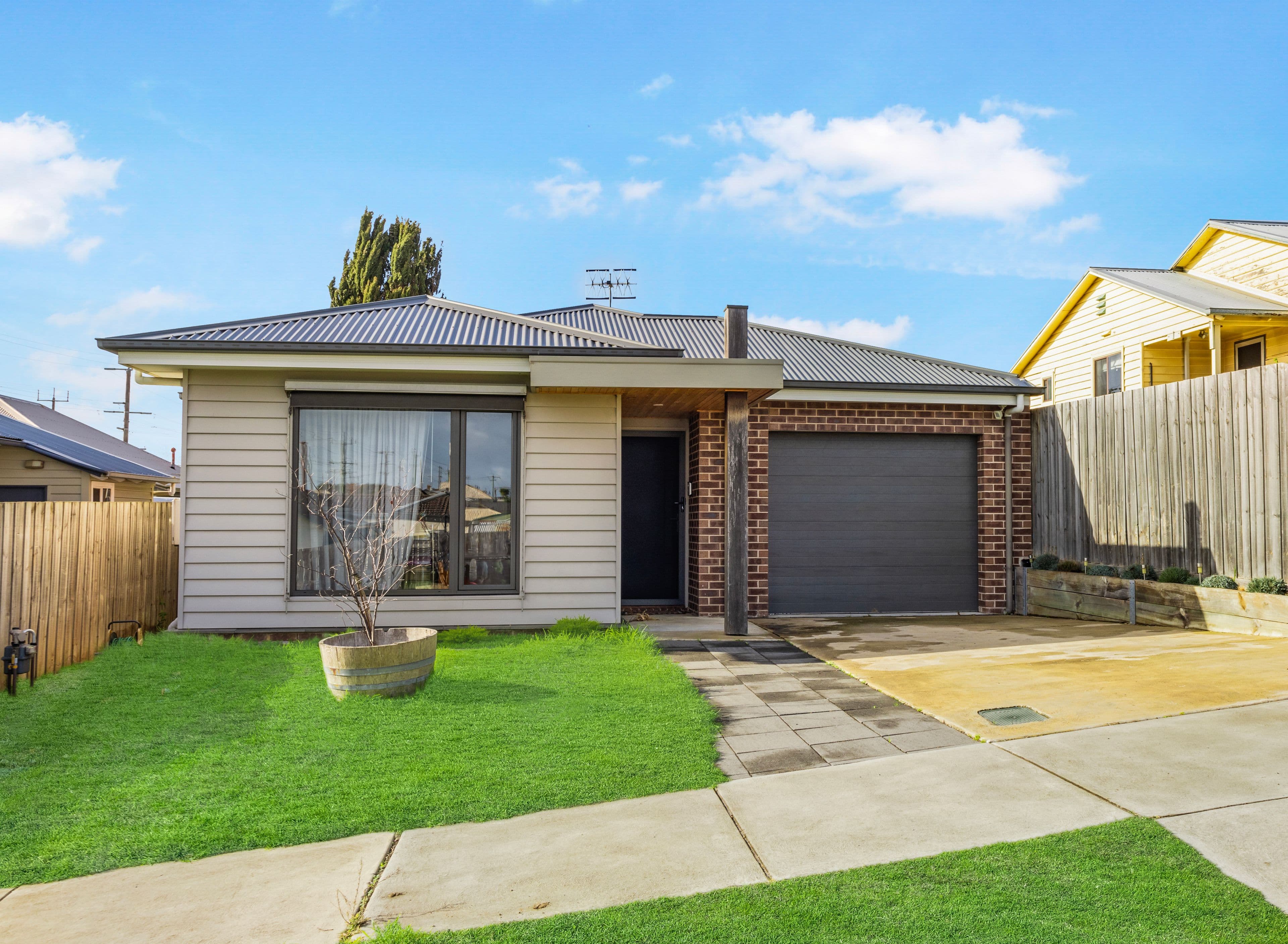 2A Russell Avenue, Warrnambool VIC 3280, Warrnambool - Image 1