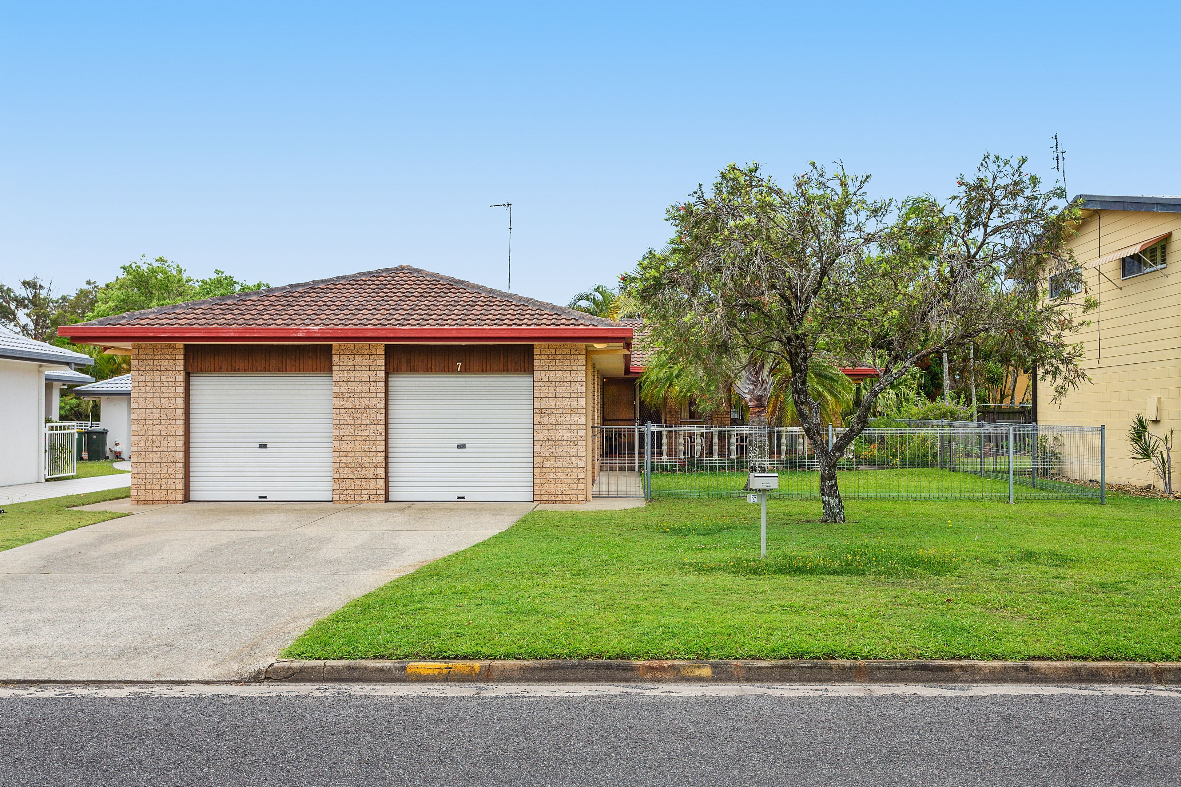 7 Dabchick Drive, Burleigh Waters QLD 4220, Burleigh Waters - Thumbnail 2