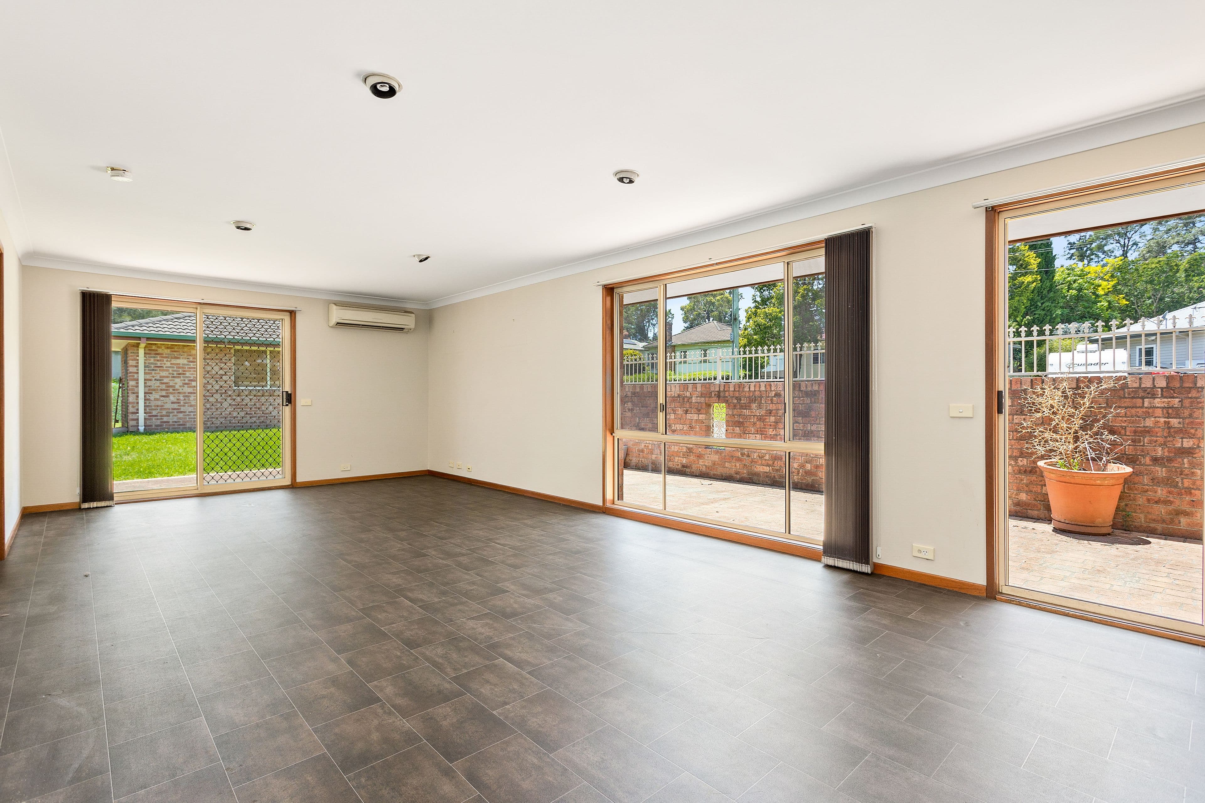 201 Gladstone Avenue, Mount Saint Thomas NSW 2500, Spring Hill - Thumbnail 2