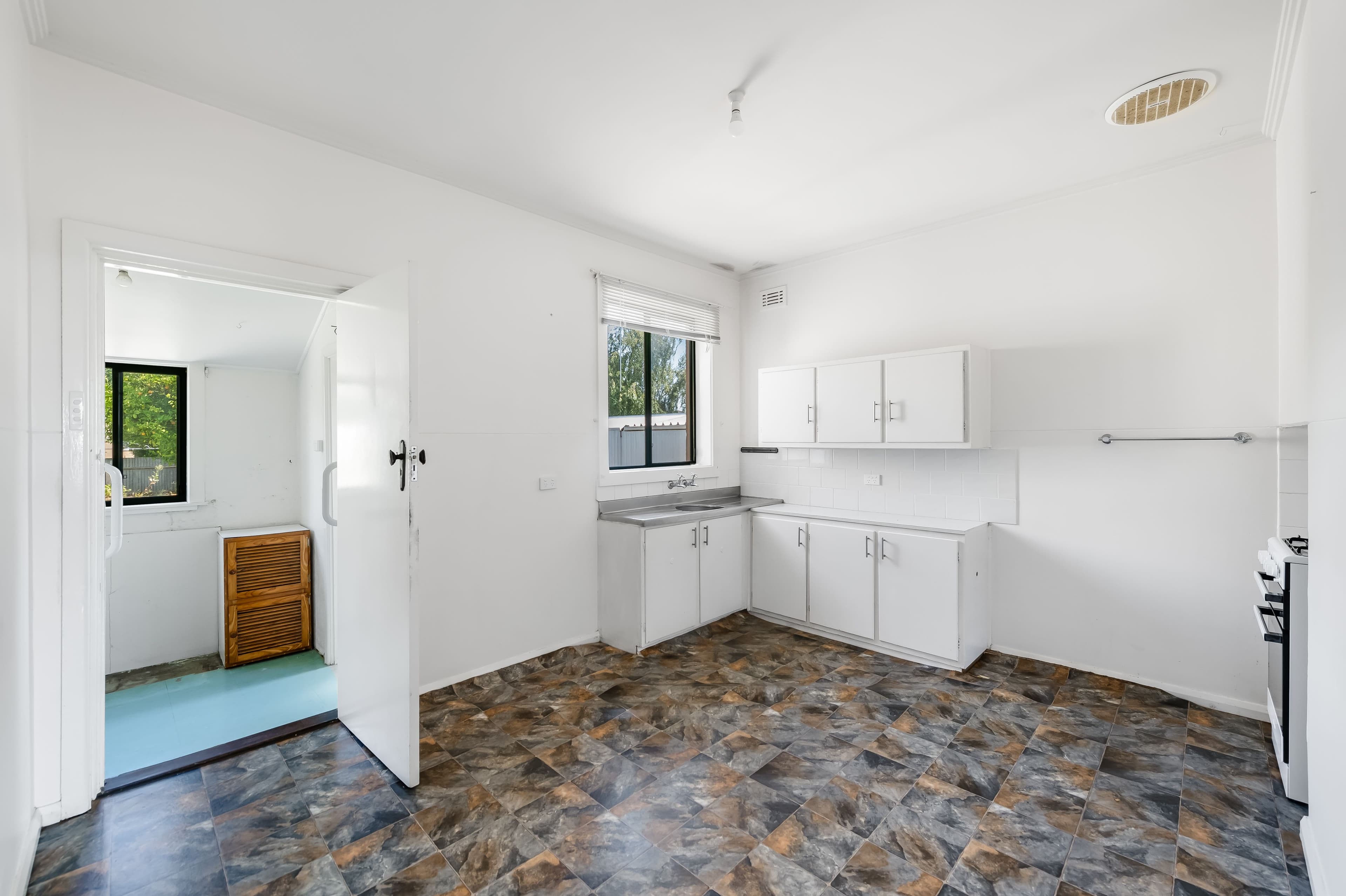 15 Rook Road, Mount Gambier SA 5290, Mount Gambier - Thumbnail 3