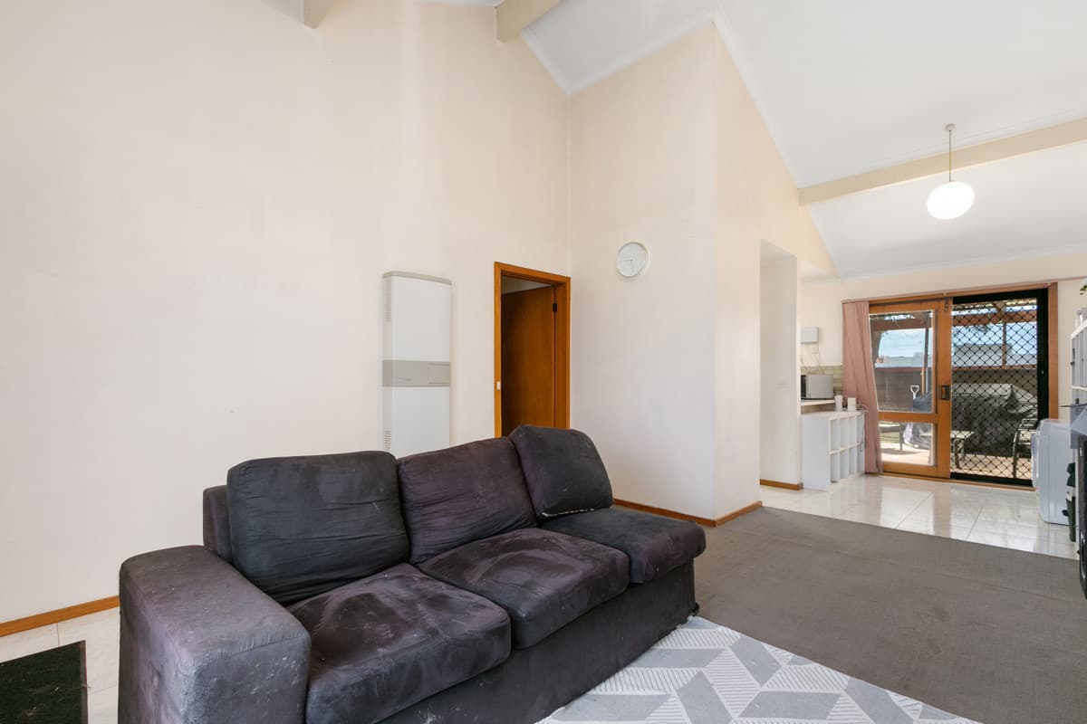 8 Strath Place, Morwell VIC 3840, Morwell - Thumbnail 2