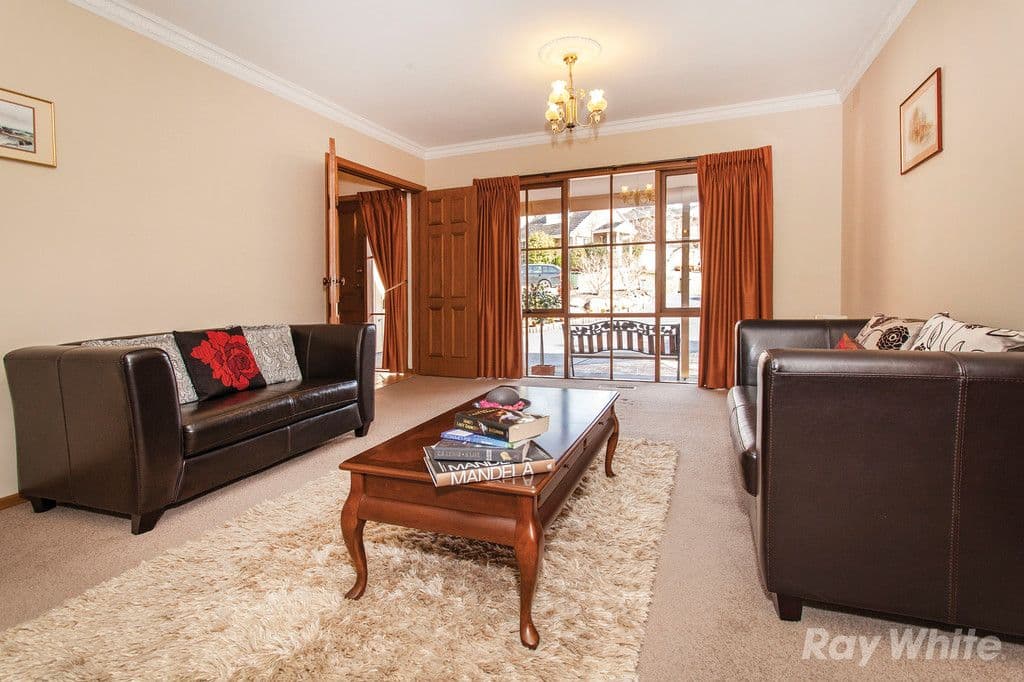 12 Rythdale Court, Glen Waverley VIC 3150, Glen Waverley - Thumbnail 2