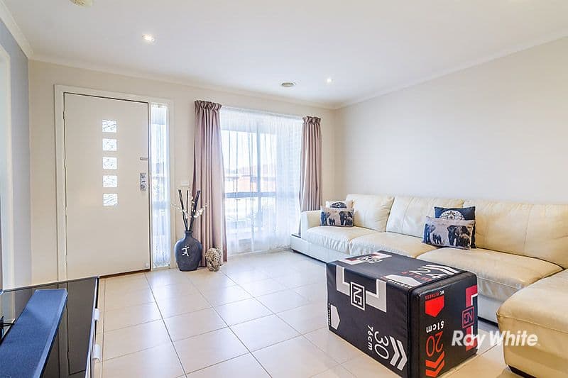 2 Chatham Close, Cranbourne East VIC 3977, Cranbourne East - Thumbnail 2