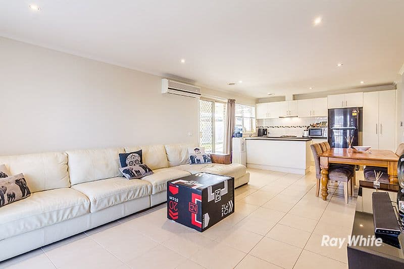 2 Chatham Close, Cranbourne East VIC 3977, Cranbourne East - Thumbnail 3