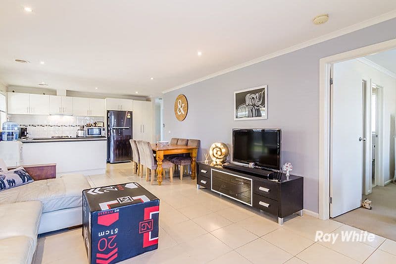 2 Chatham Close, Cranbourne East VIC 3977, Cranbourne East - Thumbnail 4