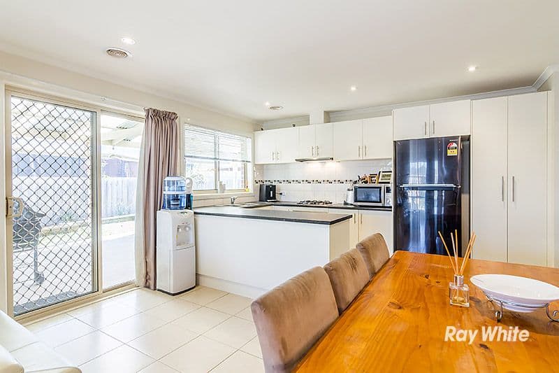 2 Chatham Close, Cranbourne East VIC 3977, Cranbourne East - Thumbnail 8