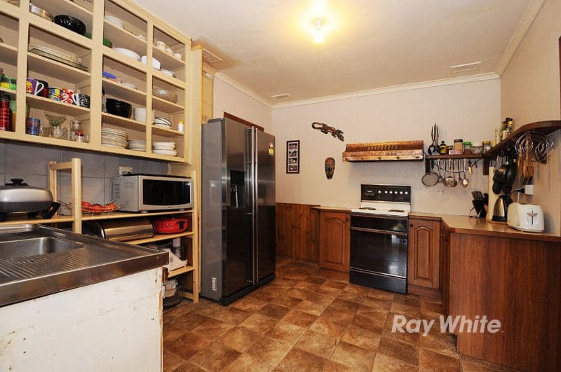11 Fugosia Street, DOVETON VIC 3177, Doveton - Thumbnail 5