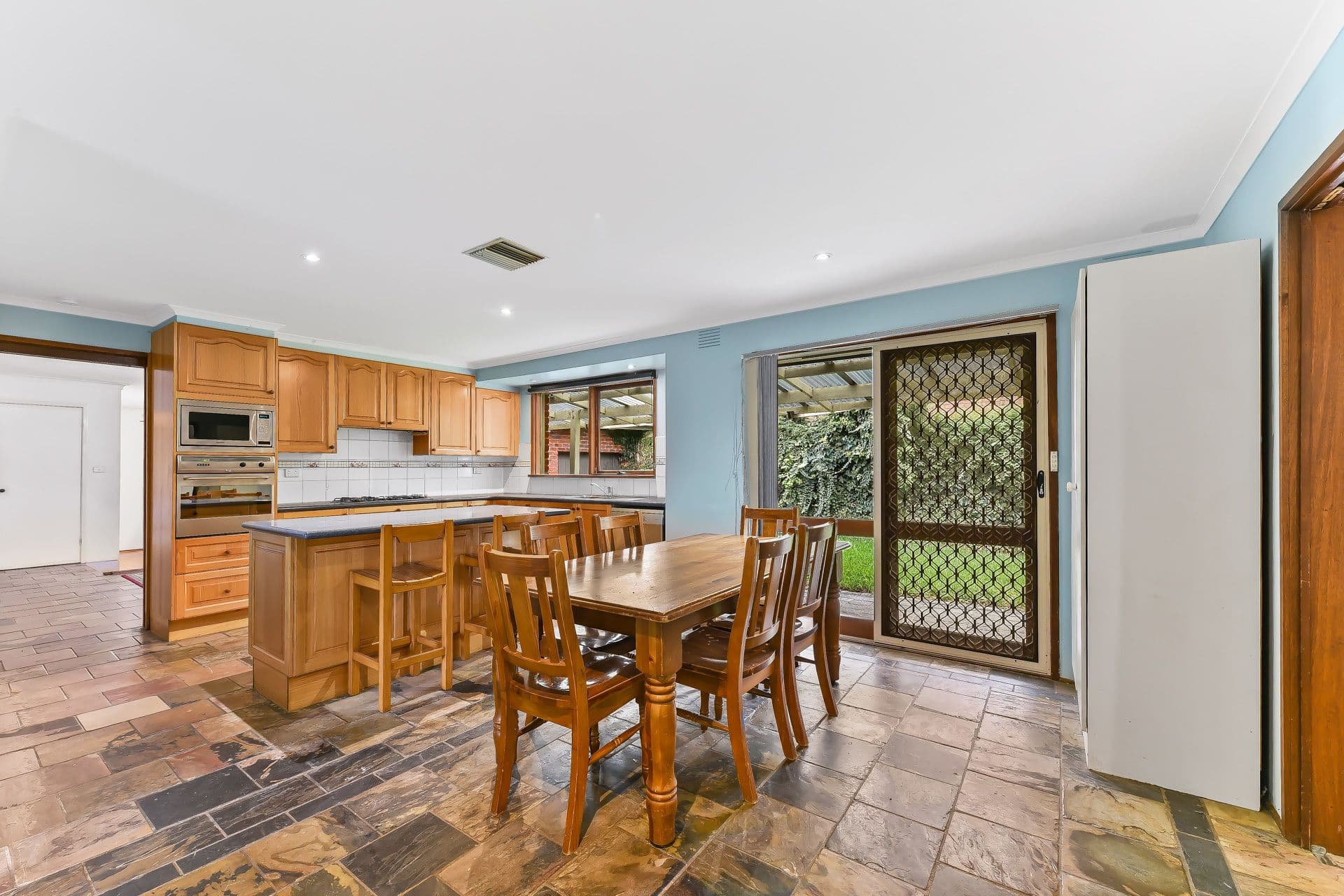 98 View Mount Road, Wheelers Hill VIC 3150, Wheelers Hill - Thumbnail 7