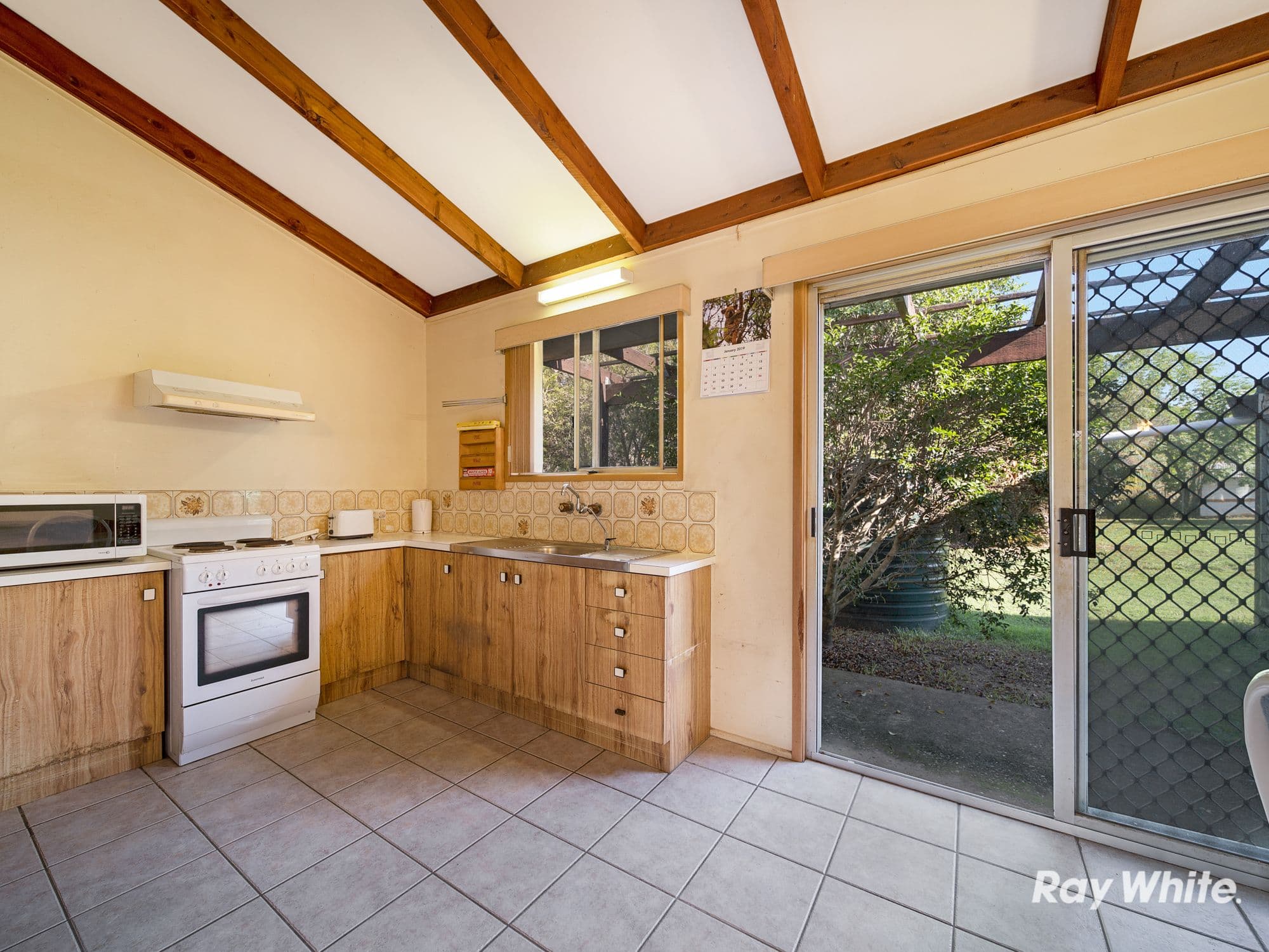 16 Yvonne Drive, Boronia Heights QLD 4124, Boronia Heights - Thumbnail 2