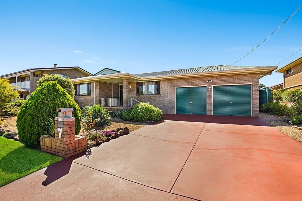 7 Bimbadeen Court, Wilsonton Heights QLD 4350, Wilsonton Heights - Image 1