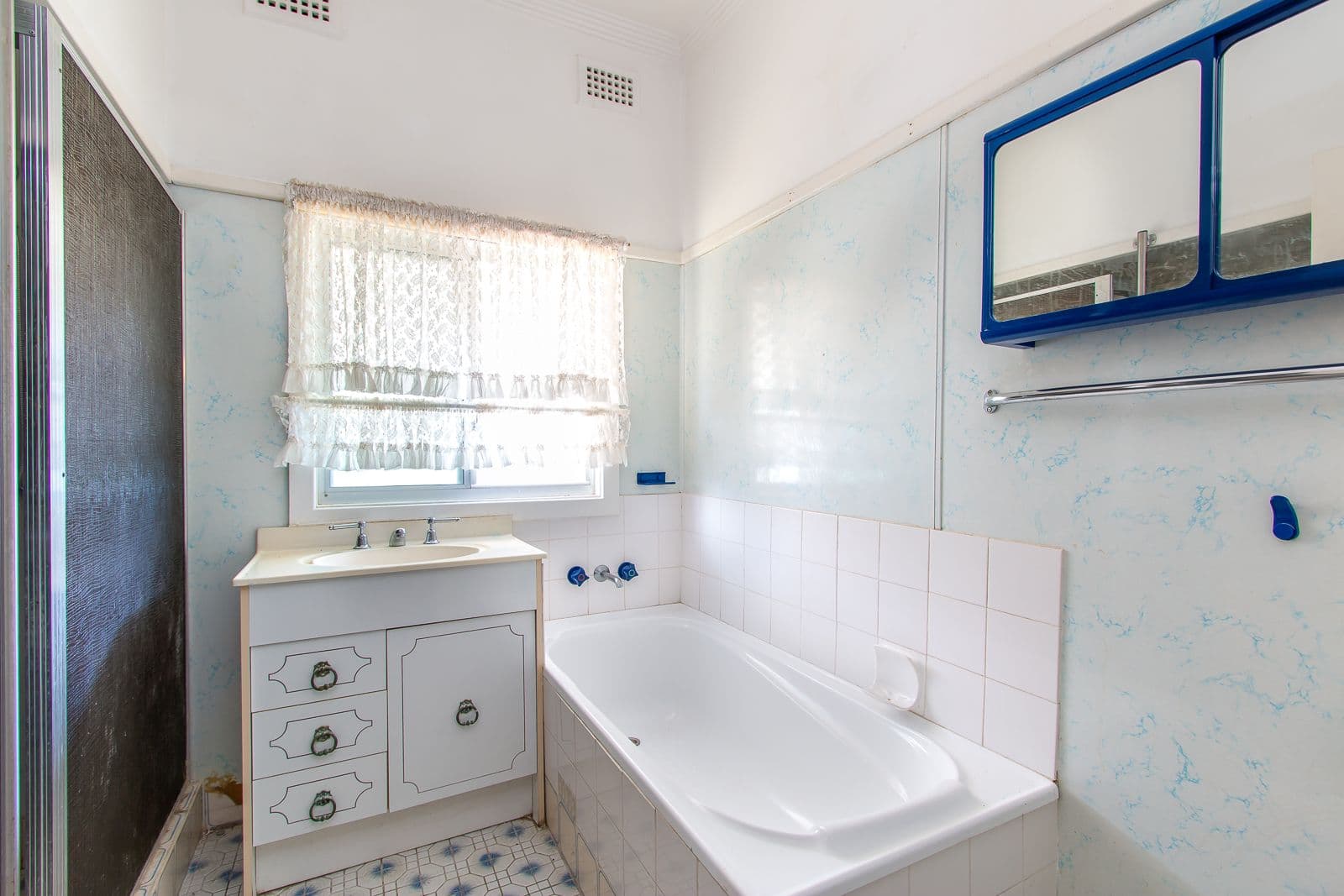 16 Deane Street, Belmont - Thumbnail 4