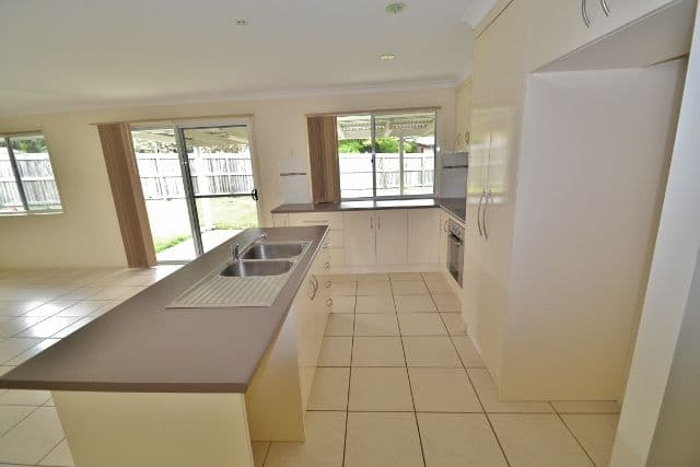 2 Crumpton Place, BEERWAH QLD 4519, Beerwah - Thumbnail 4