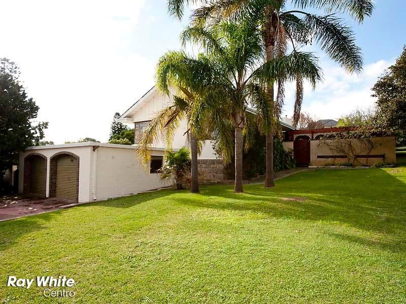 32 Hovea Crescent, CITY BEACH WA 6015, City Beach - Thumbnail 2
