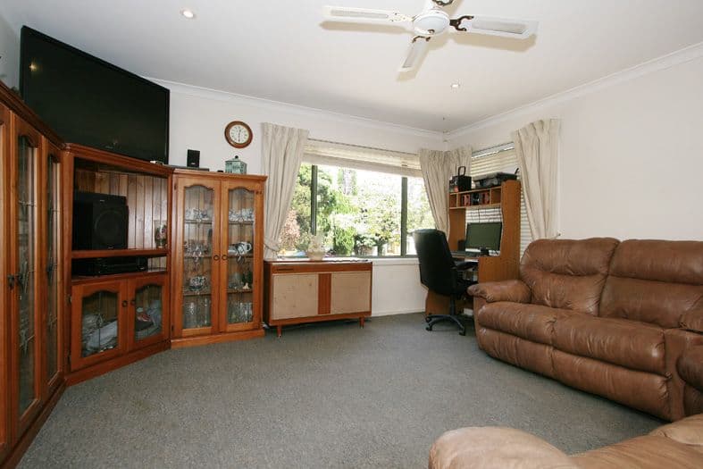 9 Lomond Avenue, KILSYTH VIC 3137, Kilsyth - Thumbnail 2