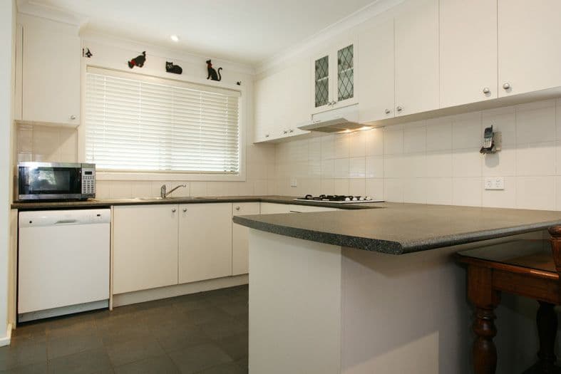 9 Lomond Avenue, KILSYTH VIC 3137, Kilsyth - Thumbnail 3