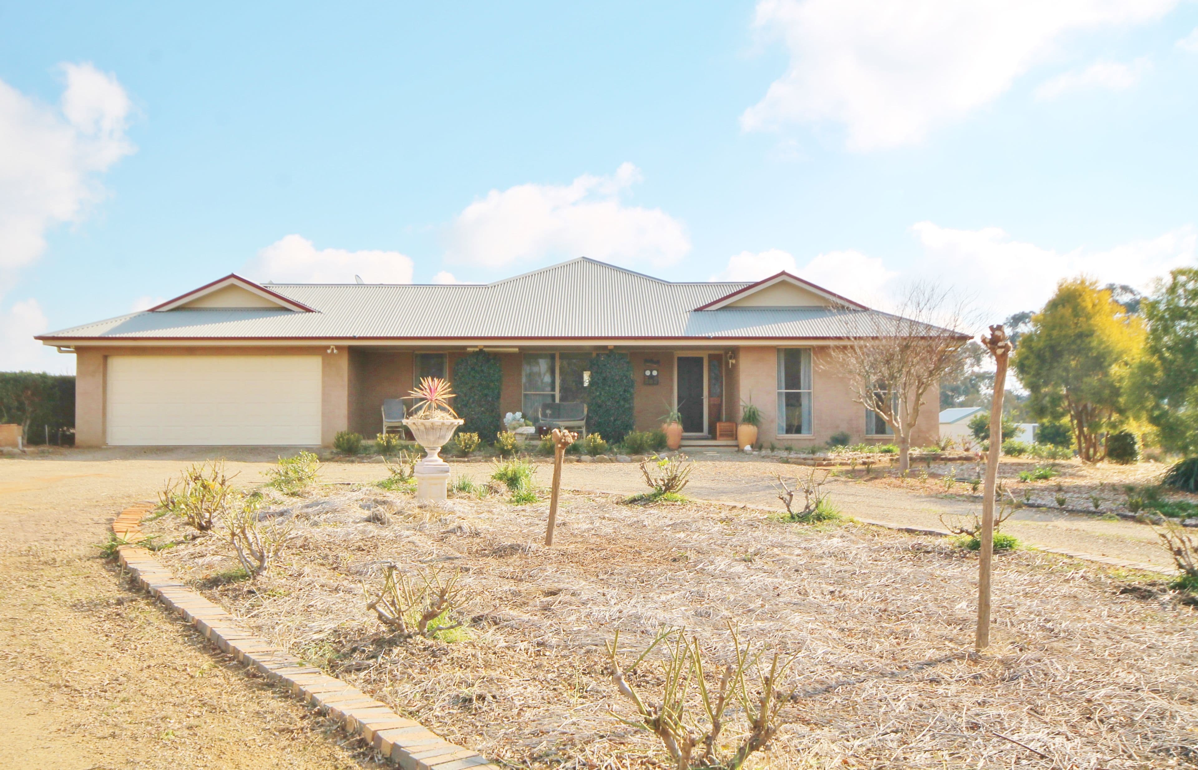 81 Tipperary Lane, Young - Image 1
