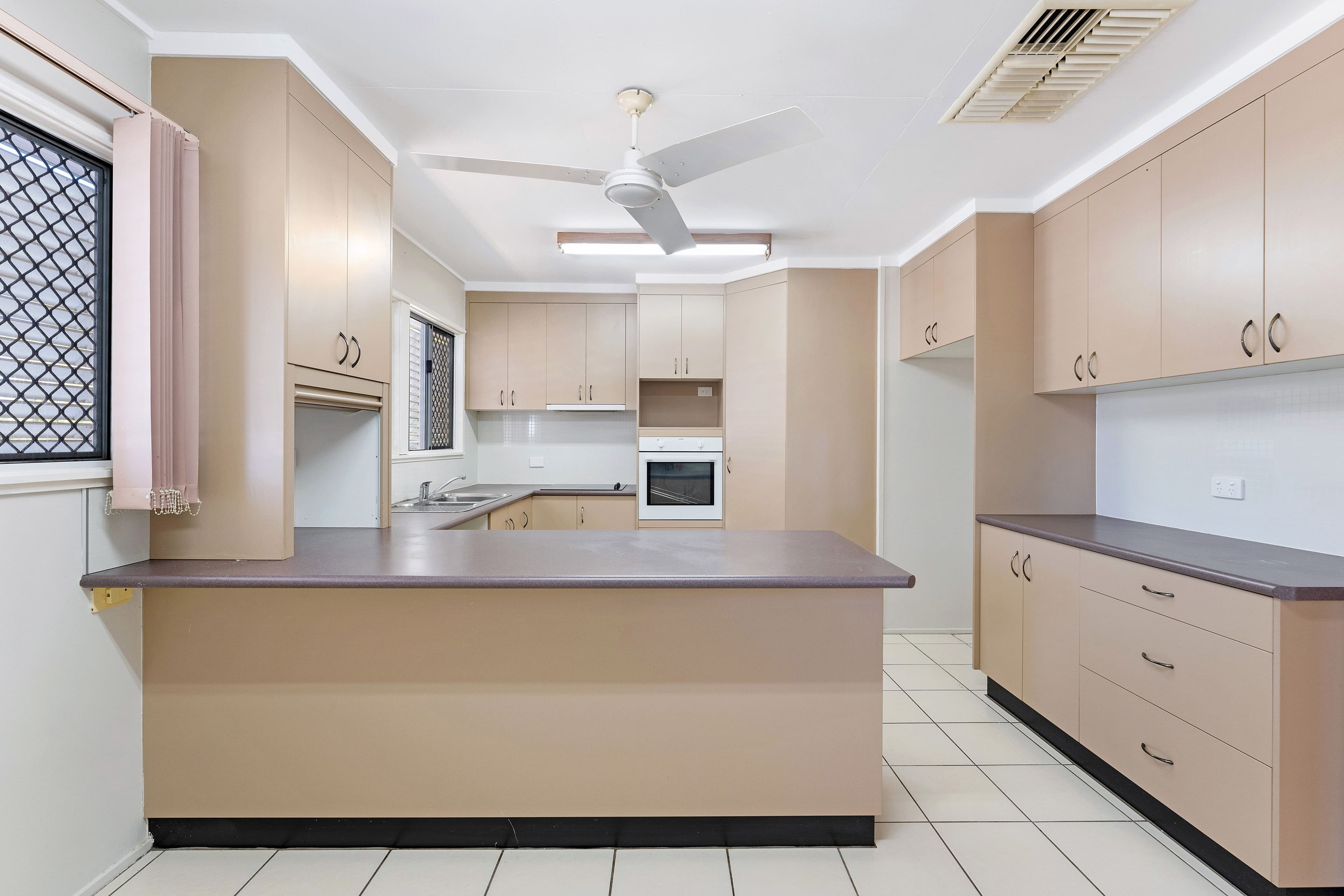 93 Anakie Street, Emerald QLD 4720, Emerald - Thumbnail 4