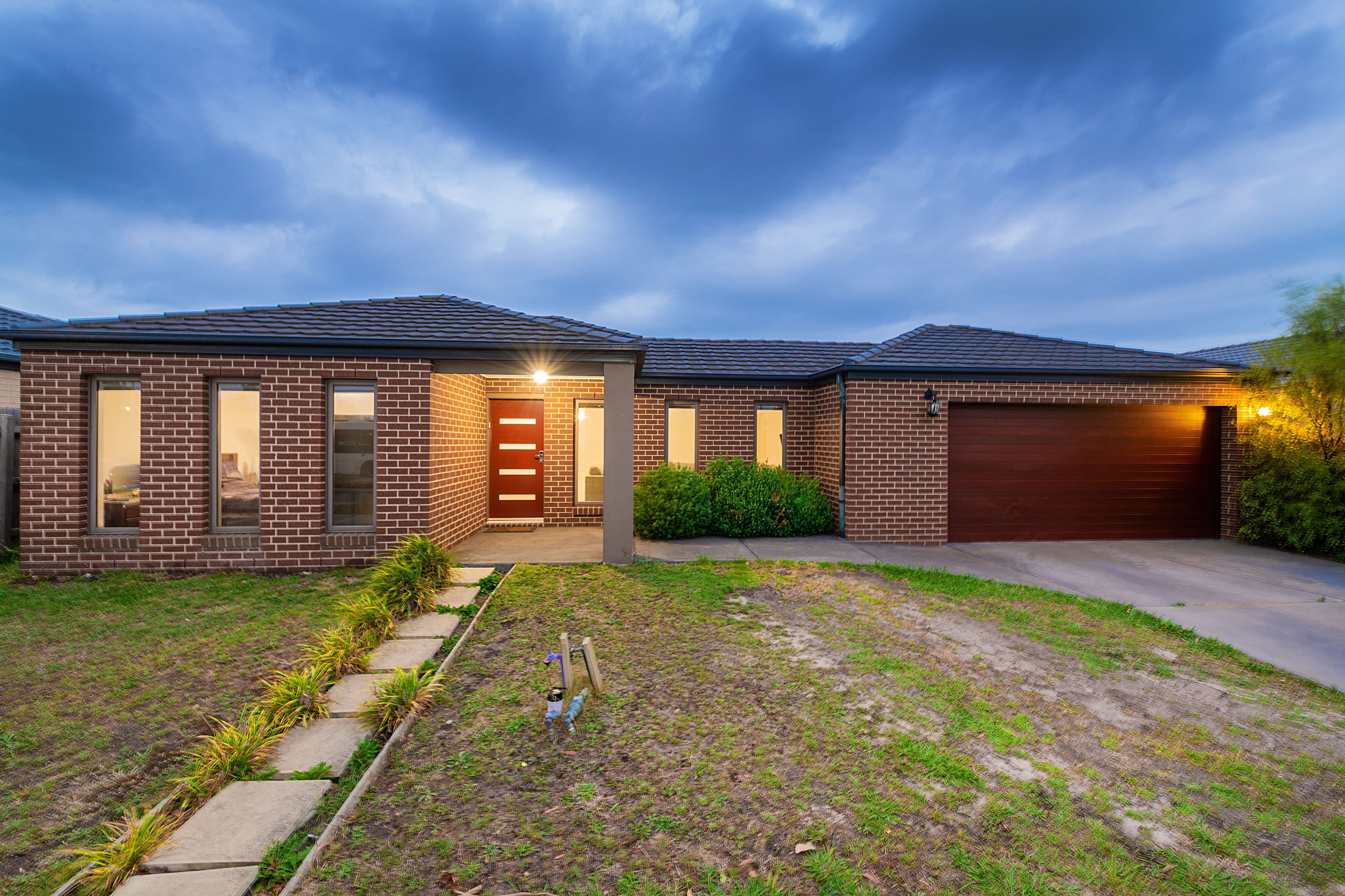 92 Linsell Boulevard, Cranbourne East VIC 3977, Cranbourne East - Thumbnail 3