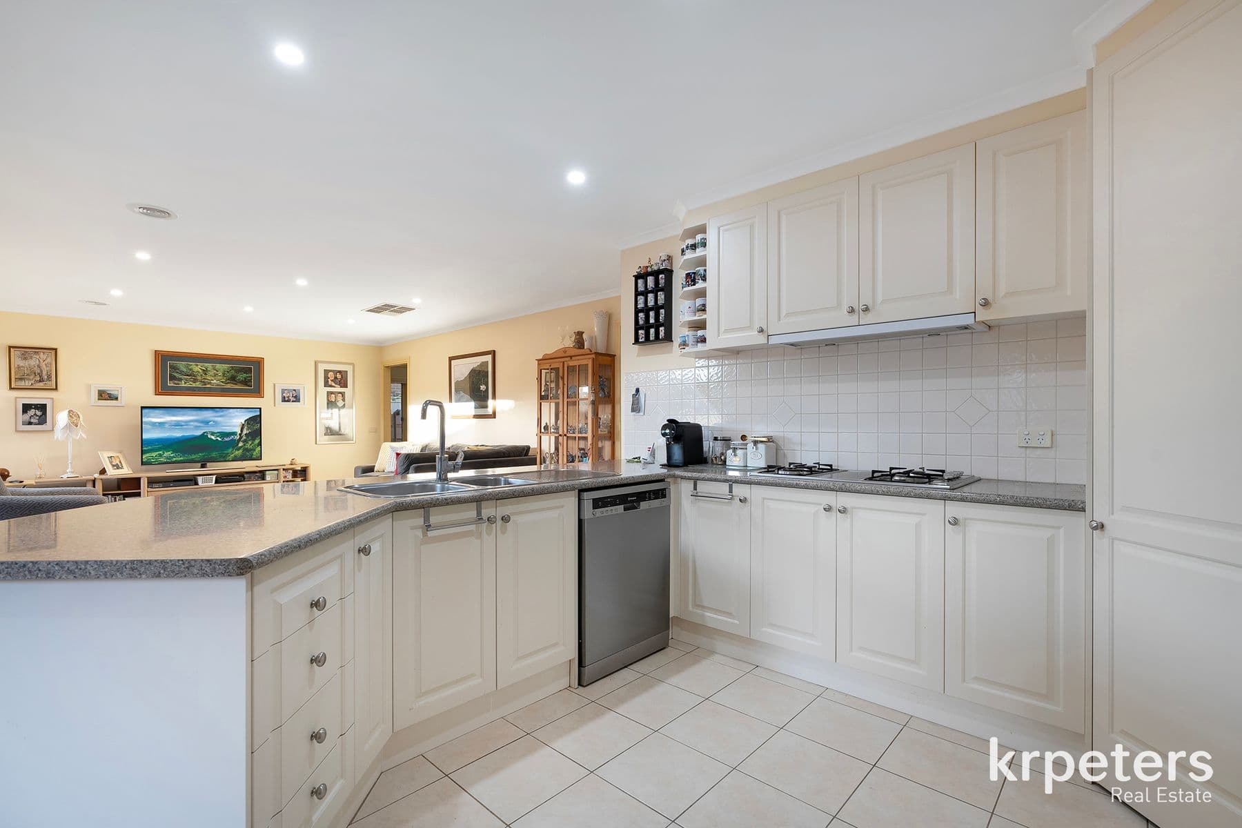 24 Viola Avenue, Pakenham, VIC 3810, Pakenham - Thumbnail 5
