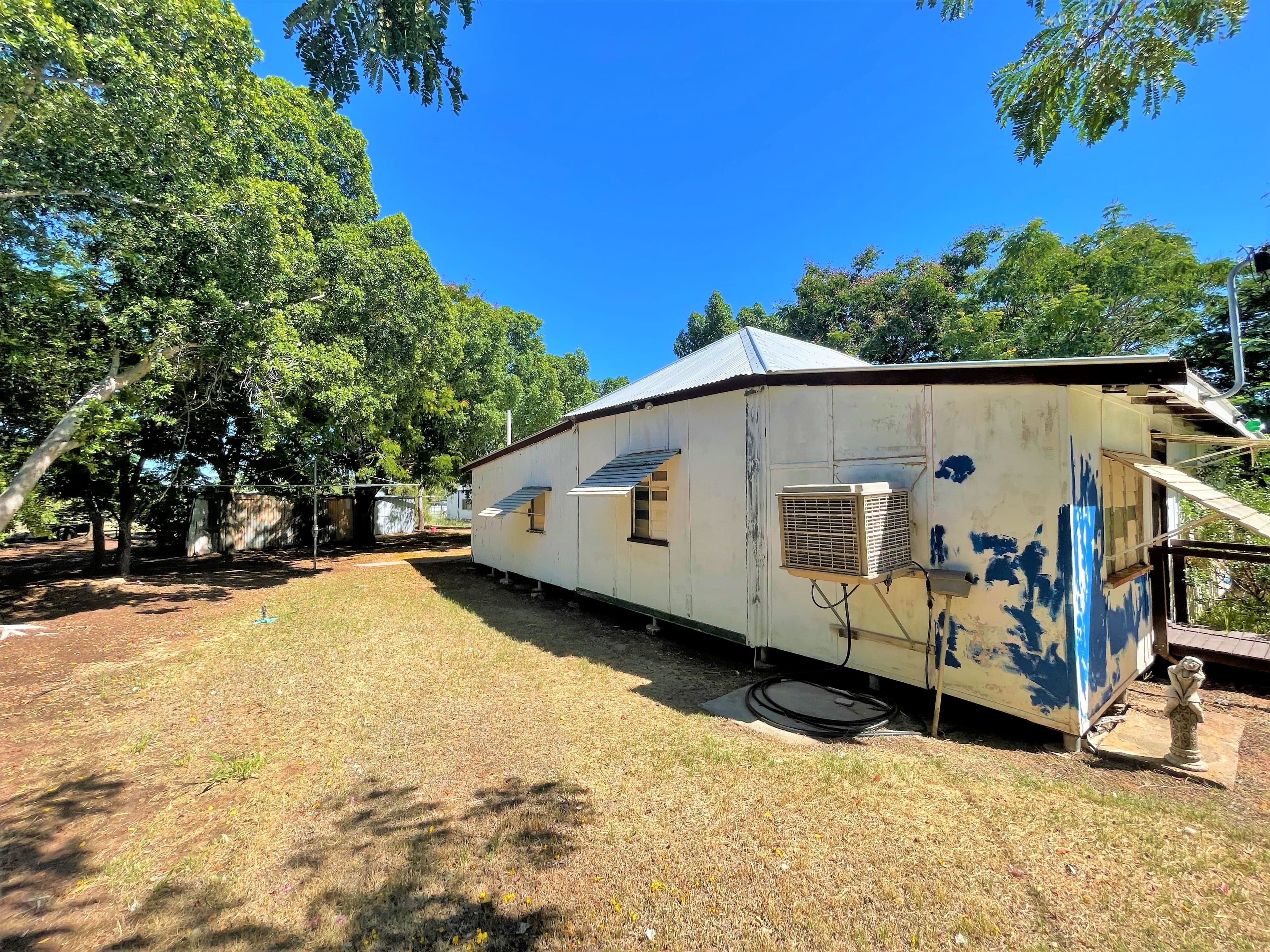 5 Wattle Street, Barcaldine QLD 4725, Barcaldine - Thumbnail 2