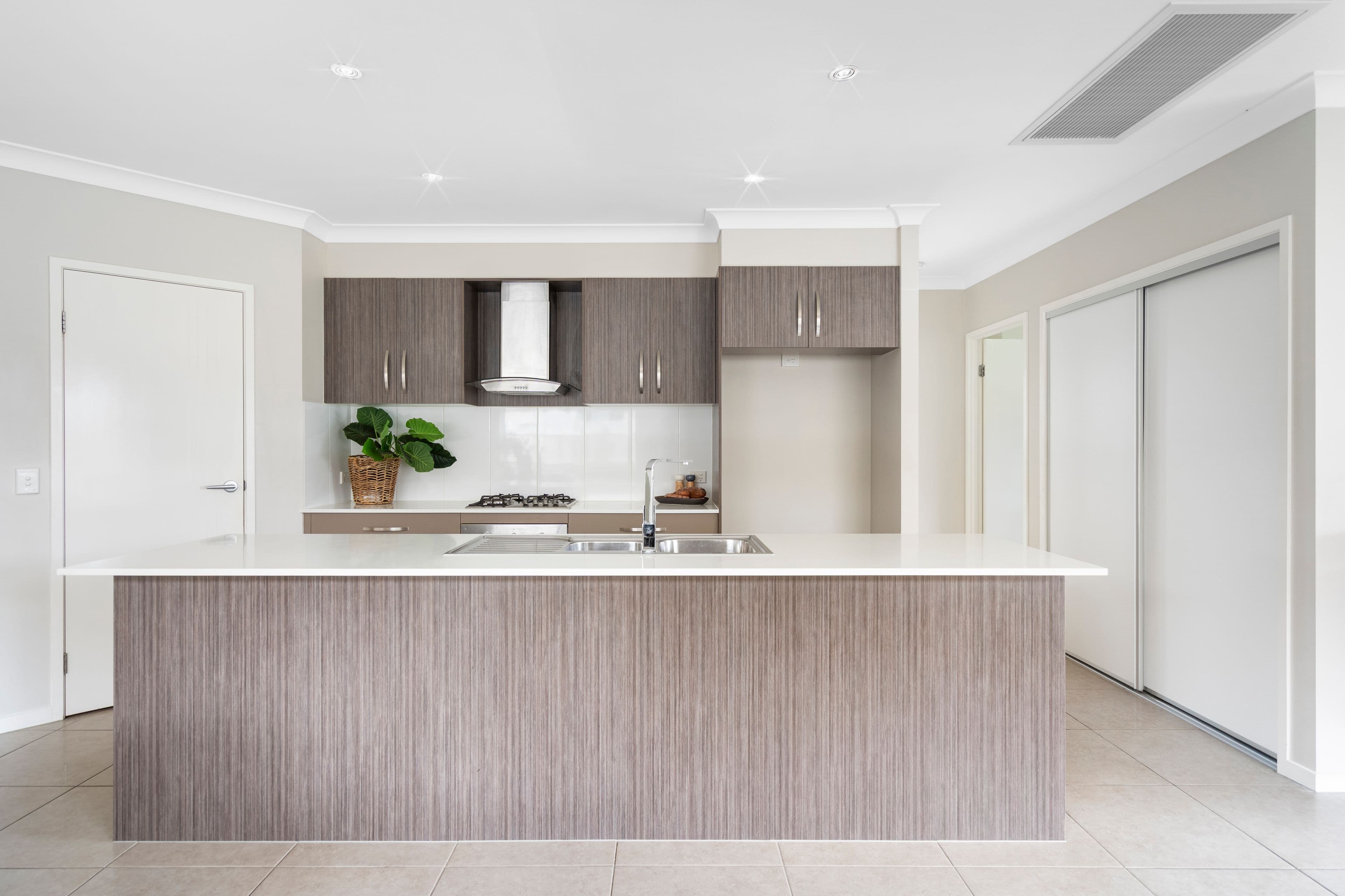 15 Riverstone Avenue, Logan Reserve QLD 4133, Logan Reserve - Thumbnail 4